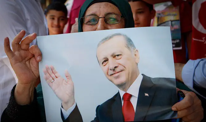 Recep Erdogan sees himself as leader of the Ummah