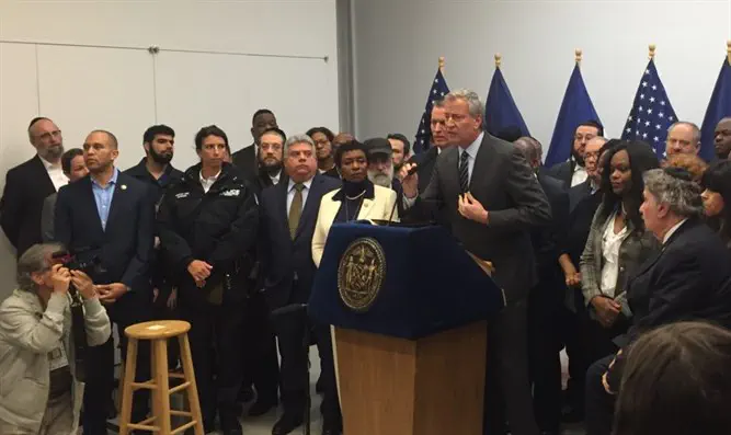 Mayor Bill de Blasio speaks at a news conference on anti-Semitism