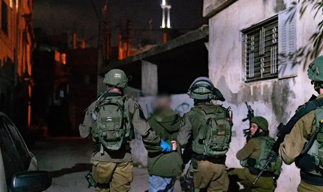 IDF Soldiers Fire At Firebomb-throwing Terrorists - Defense/Security ...