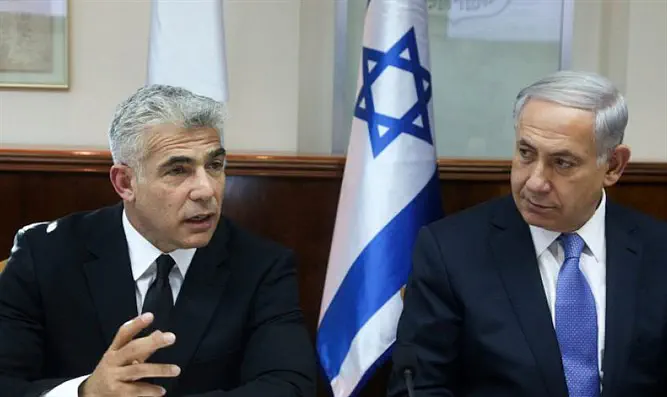 Netanyahu and Lapid at Cabinet Meeting 2014