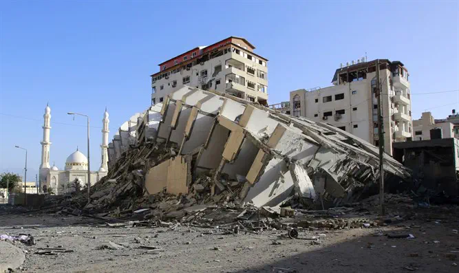 Building hit in Gaza