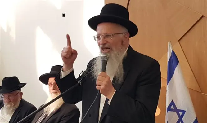 Rabbi Shmuel Eliyahu speaking in Lod