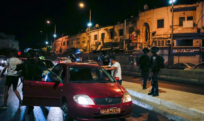 Police arrest rioters in Jerusalem
