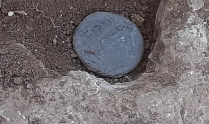one of the coins found in Itamar