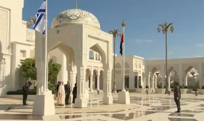 Israel flag hoisted for first time at UAE Presidential Palace - Israel  National News