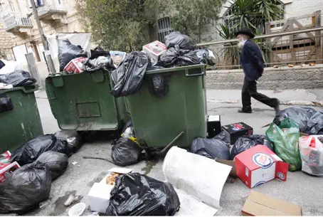 Bnei Brak Helps Man find Money in Garbage Bin - Inside Israel - Israel ...