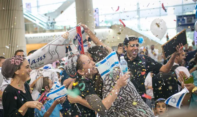 Emotions overflow as new Olim welcomed from France