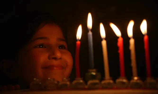 Hanukkah: Bringing down the light - Radio - Israel National News