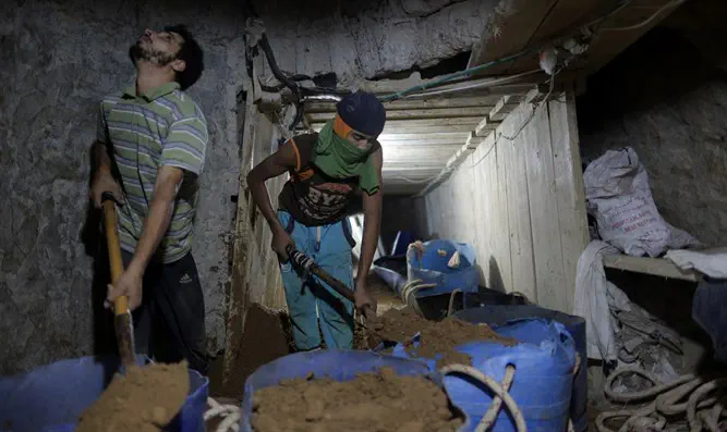 Diggers in Hamas Gaza tunnel