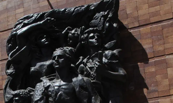 Warsaw Ghetto Uprising statue at Yad Vashem