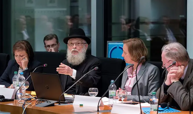 AfD Anti-Semitism panel in the Bundestag with Rabbi Dr. Chaim Rozwaski and Alexa
