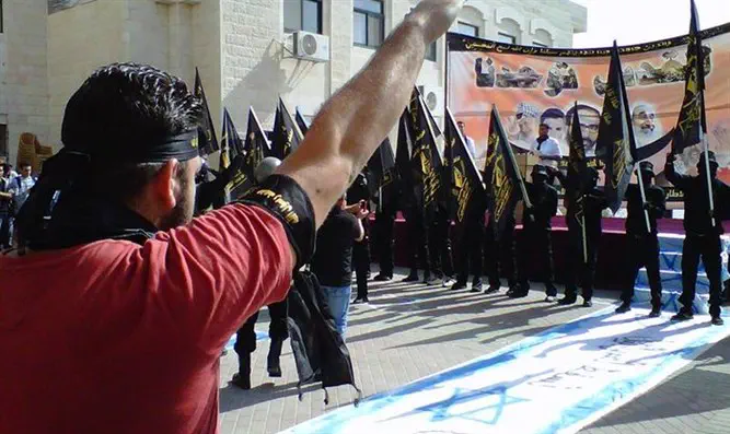 Nazi salutes at Islamic Jihad rally, Al-Quds University