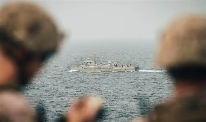 US Marines observe Iran fast-attack craft in Strait of Hormuz