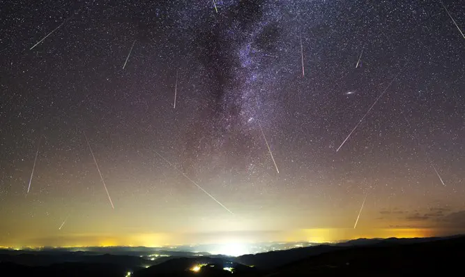 40,000 Israelis flocked to Negev to catch meteor shower - Israel ...